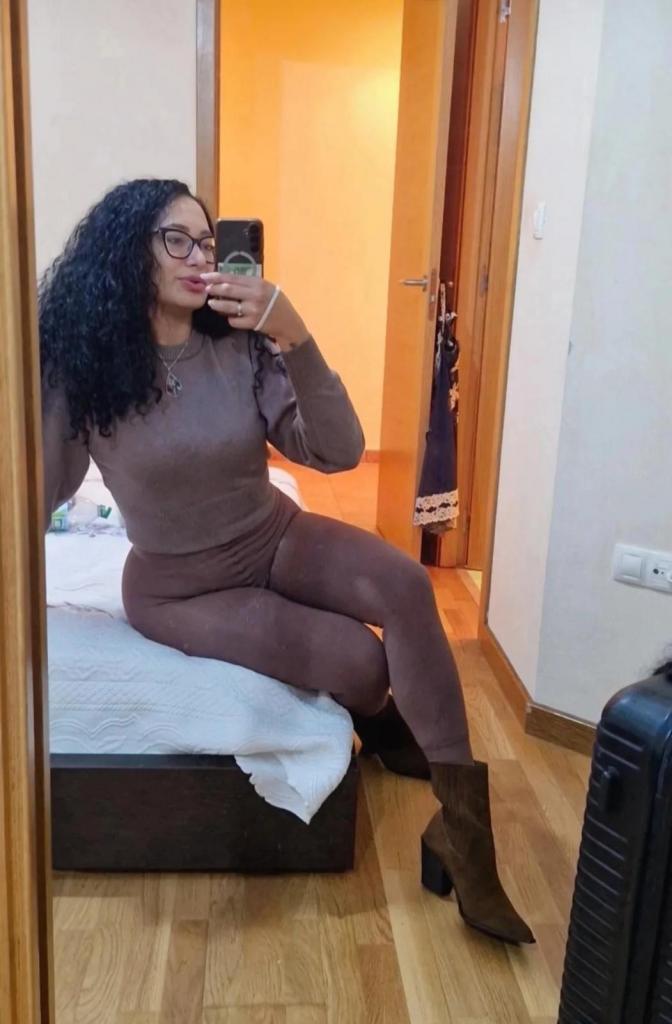 613677079: Chica busca chico en Lugo