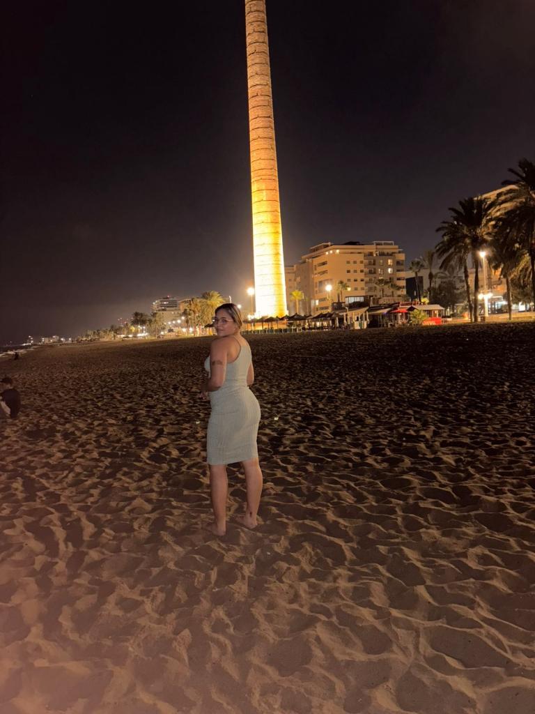 624943087: Chica busca chico en Navarra