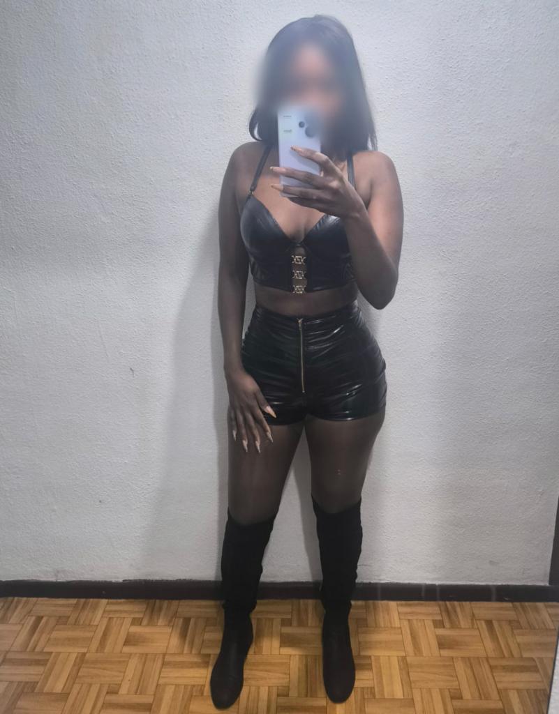 742094351: Chica busca chico en La Coruña