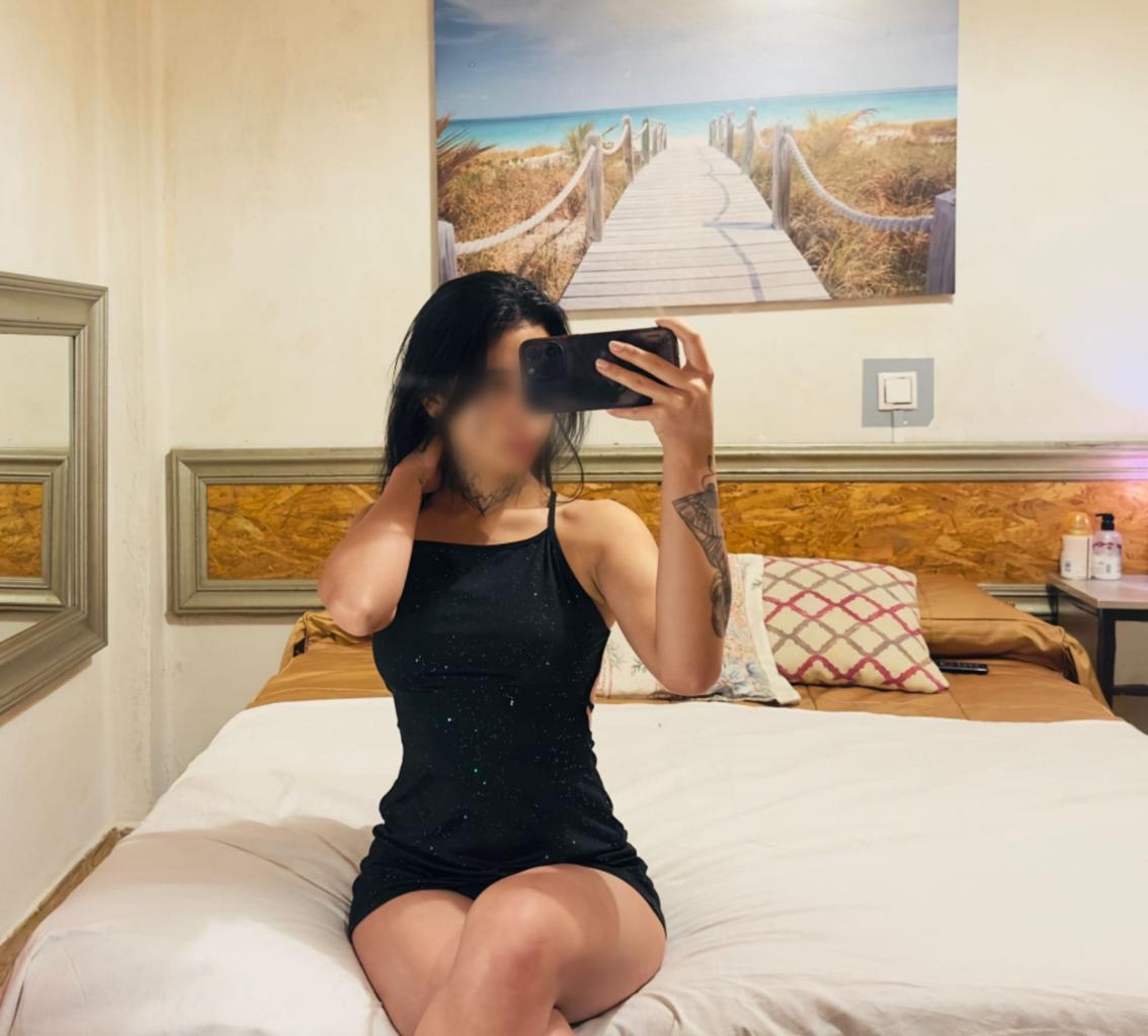 611216118: Chica busca chico en Barcelona