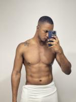 653566373: Chico busca chica en Barcelona