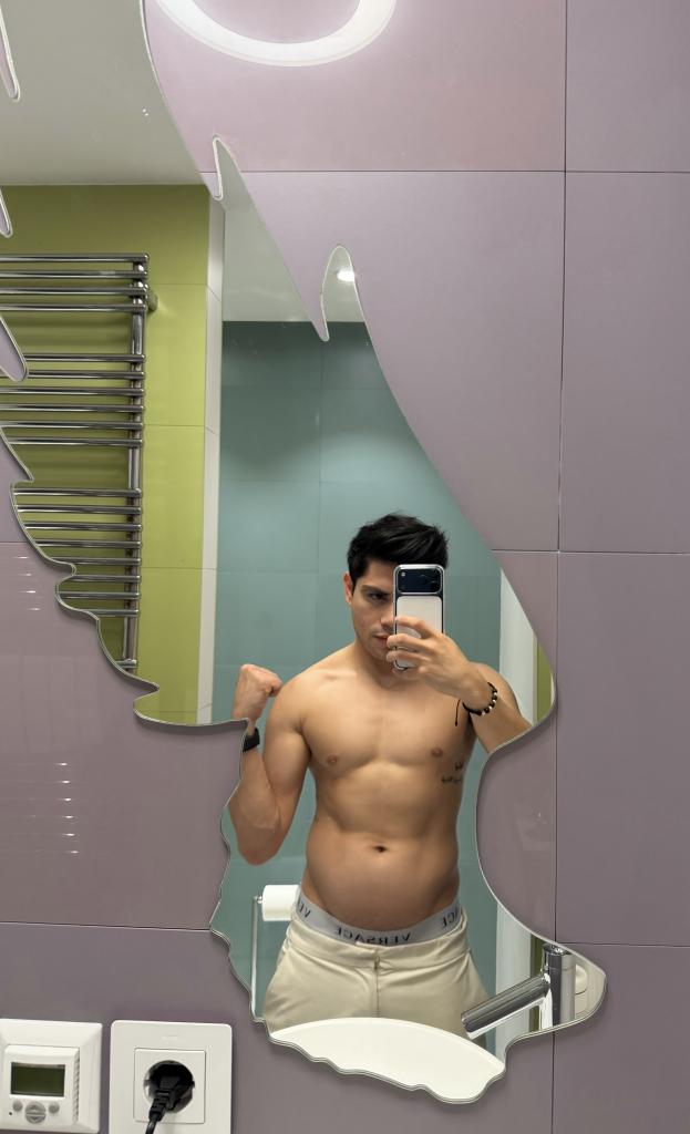 692543750: Chico busca chica en Barcelona