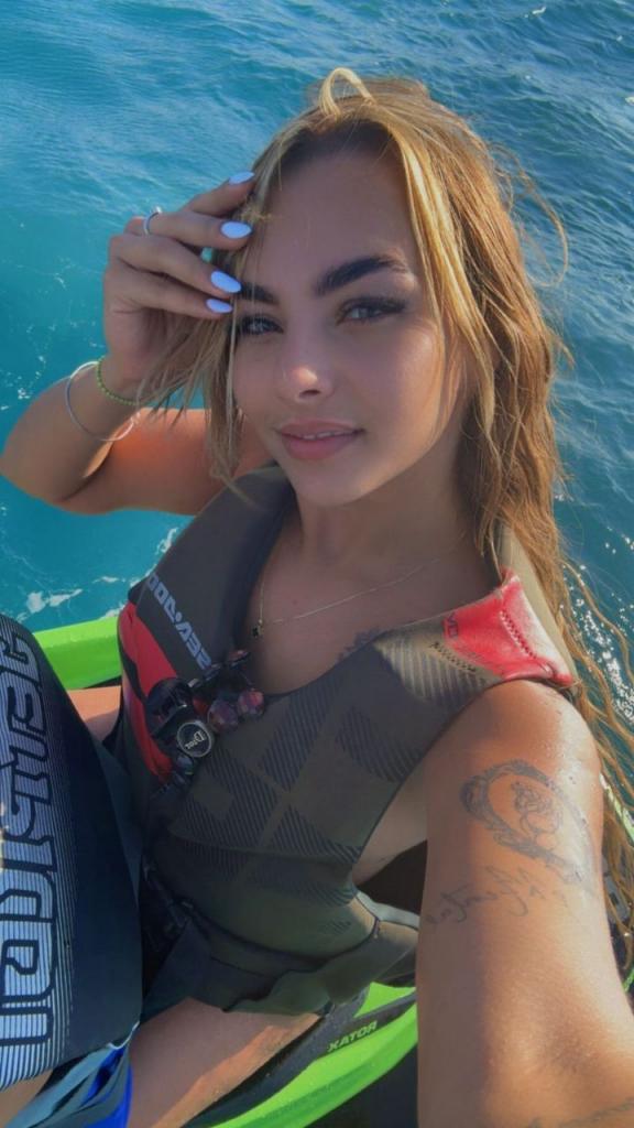 742049548: Chica busca chico en La Coruña