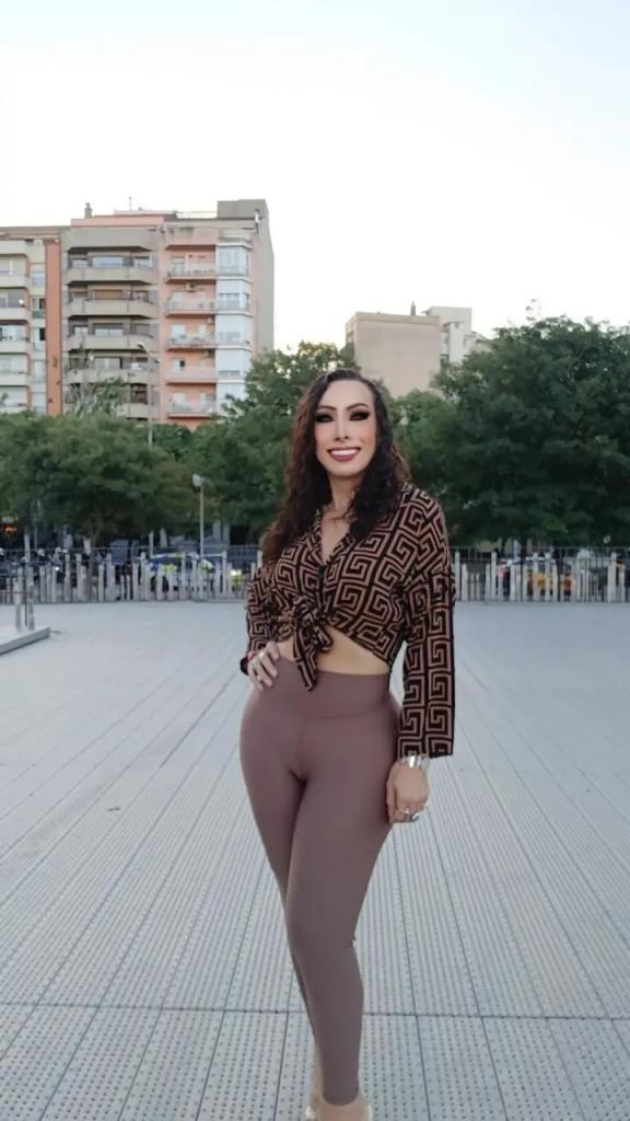 667054614: Travesti en Barcelona