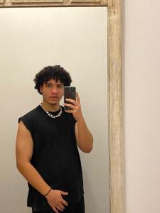 644190965: Chico busca chica en Pontevedra