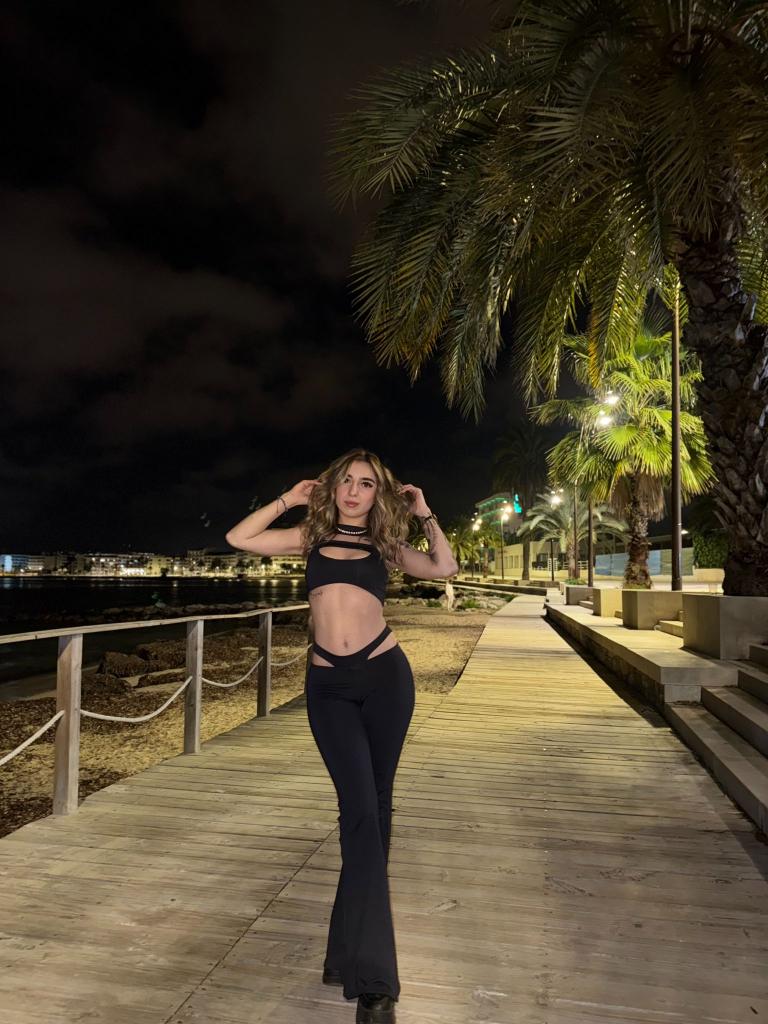 Chica busca chico en Ibiza: 