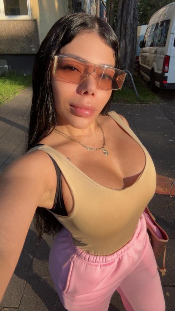 631225726: Chica busca chico en Barcelona