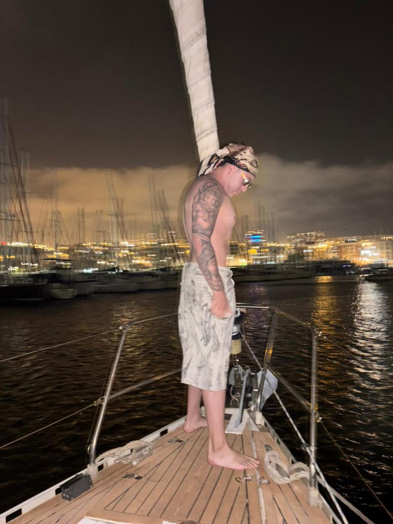 612209066: Chica busca chico en Sevilla