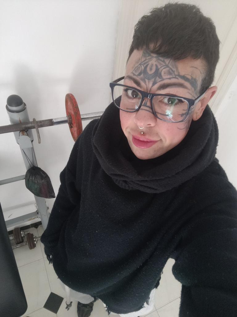 610166989: Chica busca chico en Sevilla