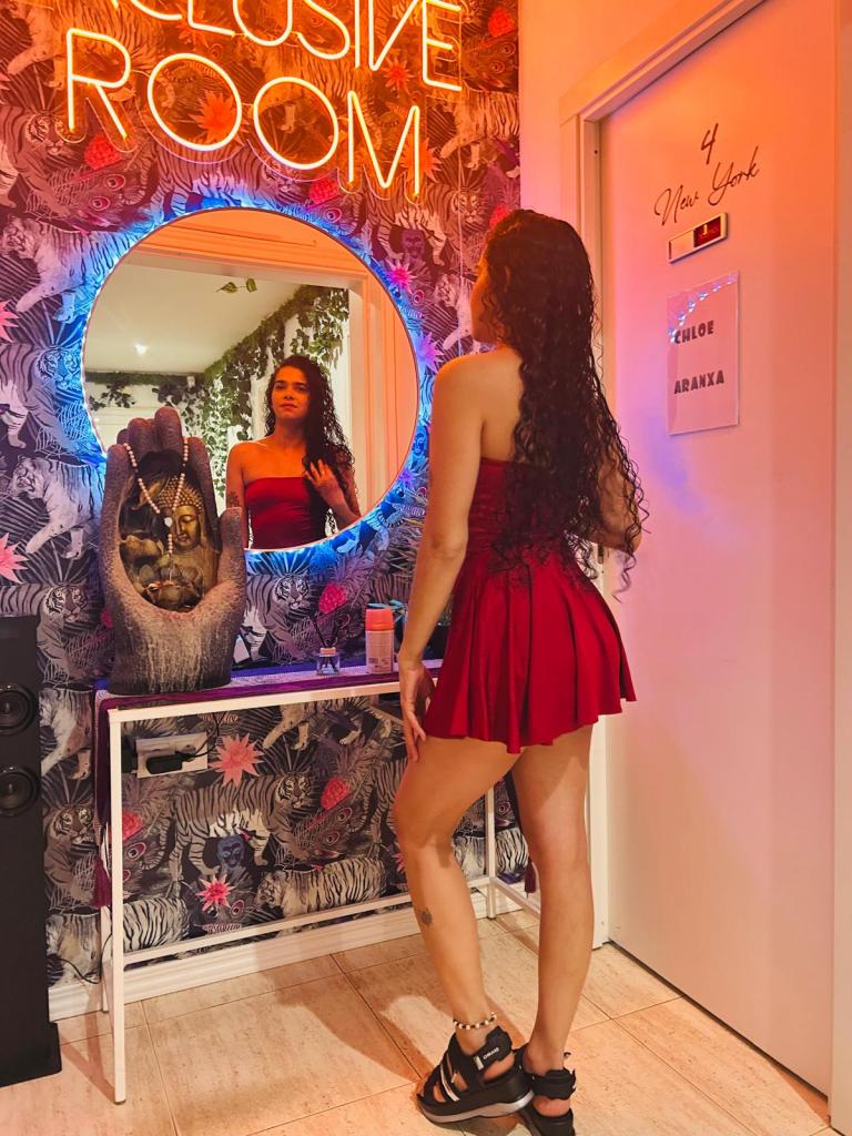 617746381: Chica busca chico en Madrid