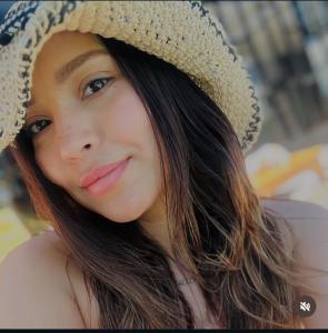 672301641: Chica busca chico en Ibiza