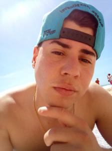 697695860: Chico busca chica en León