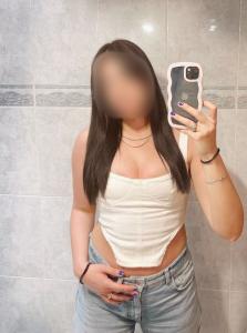 674938233: Chica busca chico en Madrid
