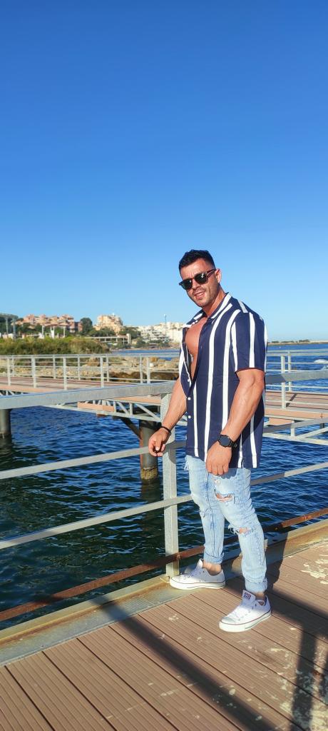 Chico busca chica en Málaga: 