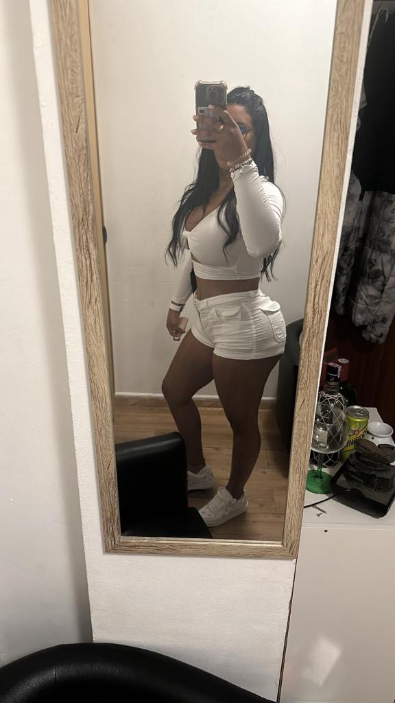 607340845: Chica busca chico en Valencia