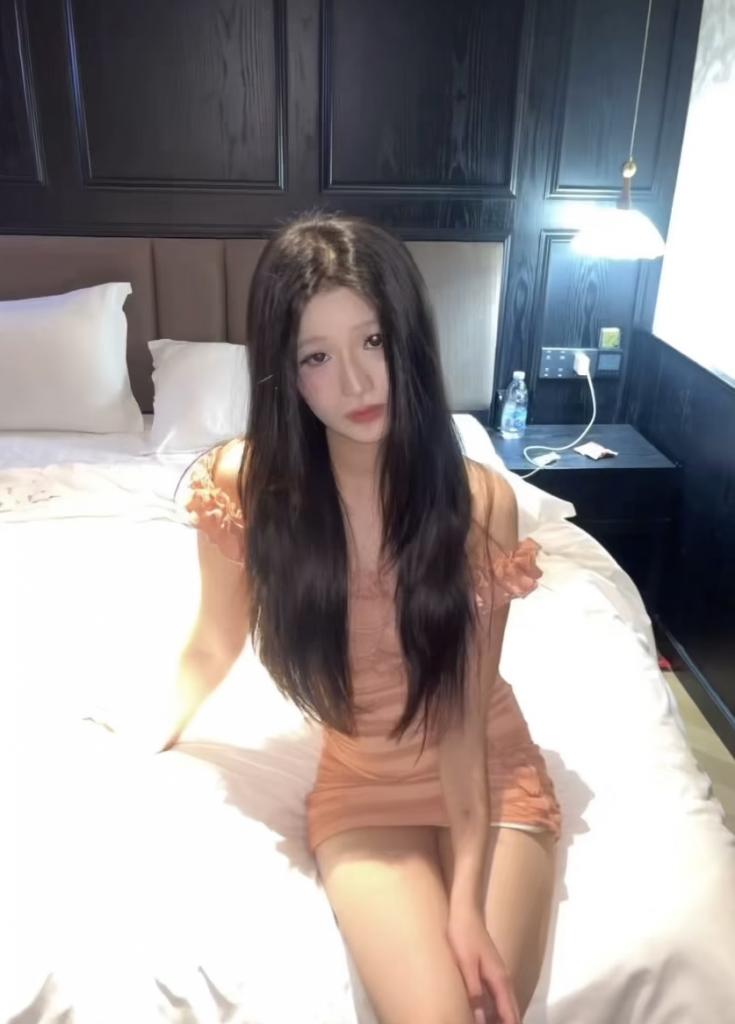 614910787: Chica busca chico en Barcelona