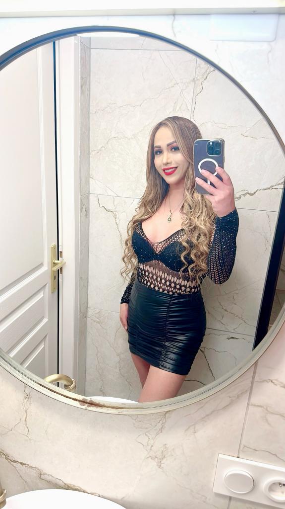 610793778: Travesti en Barcelona