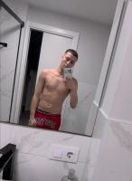 613804021: Chico busca chica en Barcelona