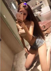 695880788: Chica busca chico en Barcelona