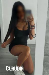 657951763: Chica busca chico en Sevilla