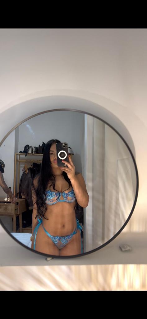 647082579: Chica busca chico en Gerona