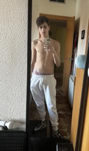 642339869: Chico busca chica en Barcelona