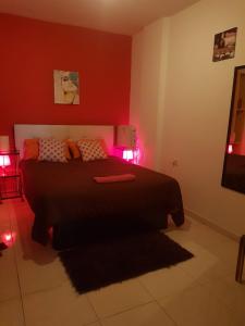 689083467: Chica busca chico en Tenerife