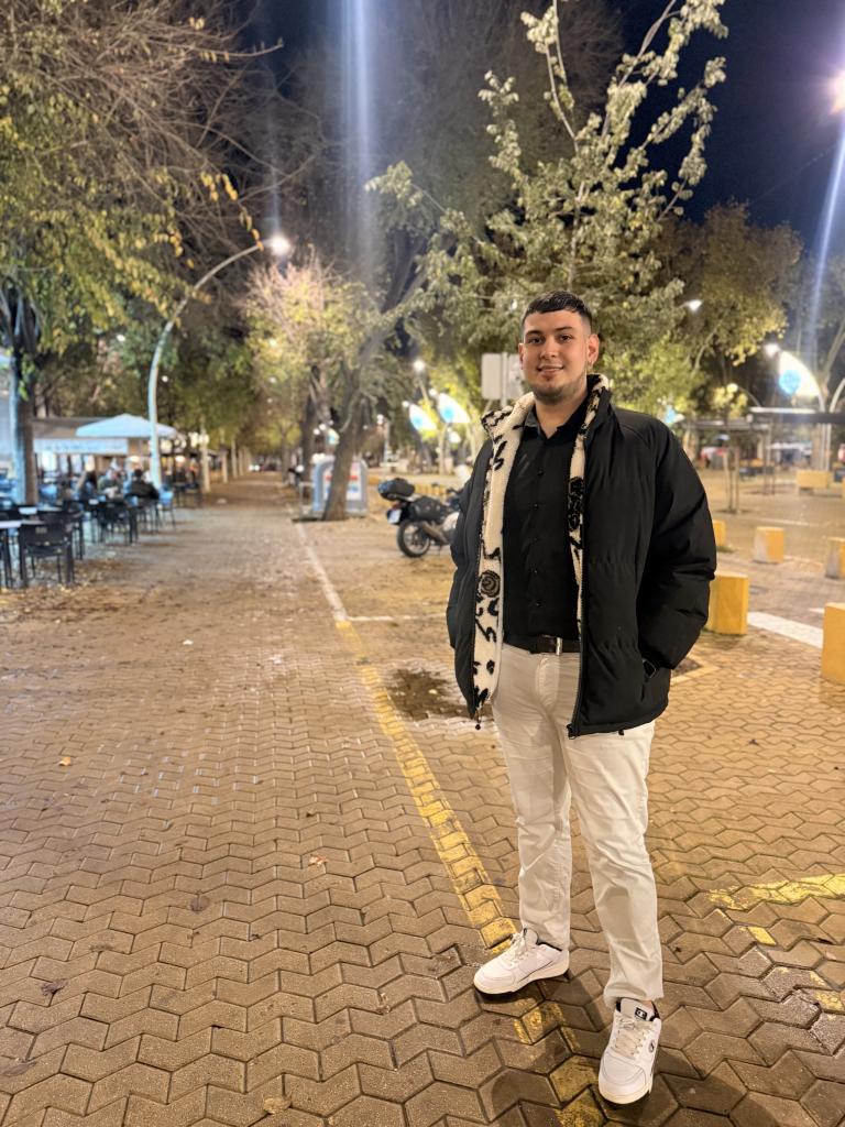 Chico busca chica en Sevilla: 