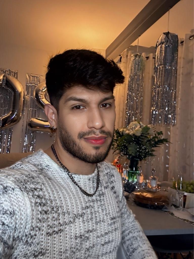 643852366: Chico busca chica en Sevilla