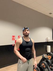 643852366: Chico busca chica en Sevilla