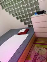 654746818: Chica busca chico en Barcelona