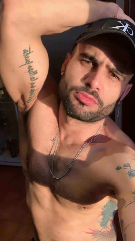 695865467: Chico busca chica en Málaga