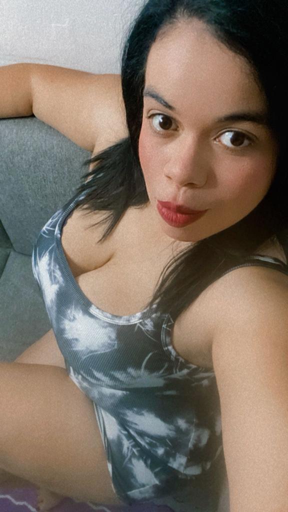 613393129: Chica busca chico en Barcelona