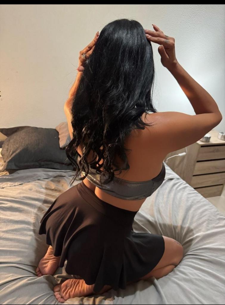 663487497: Chica busca chico en Cádiz