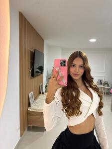 657339213: Chica busca chico en Ibiza