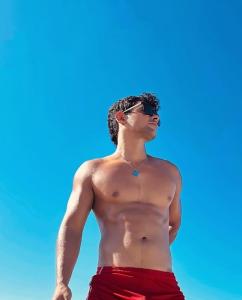 612220530: Chico busca chica en Cádiz