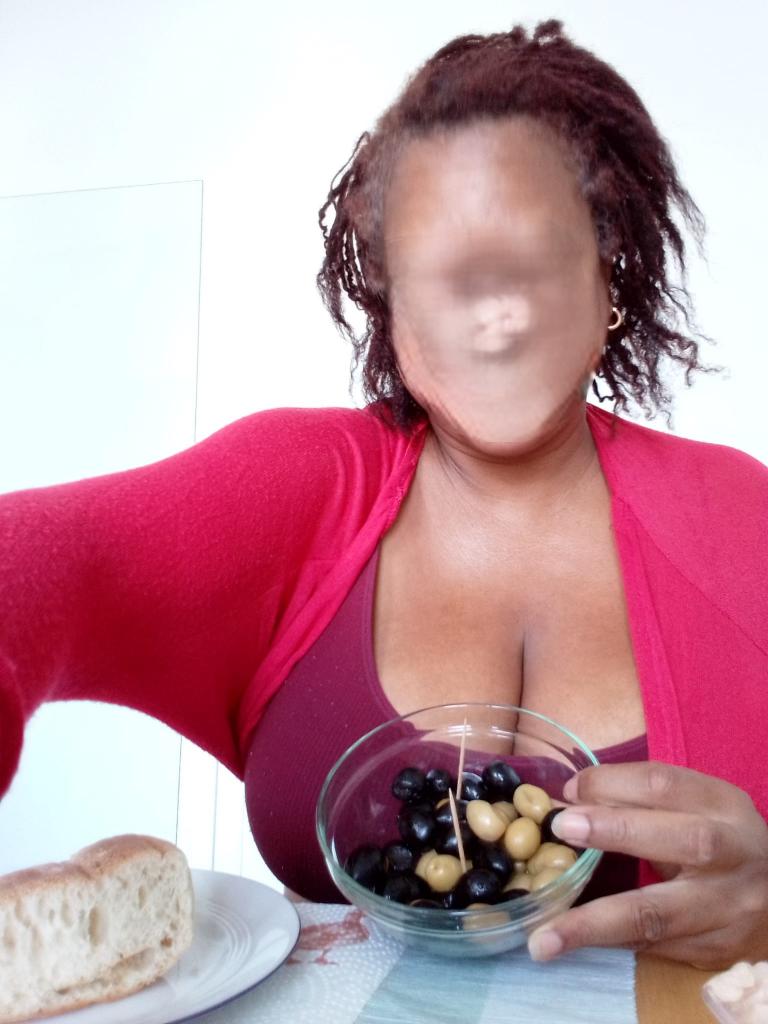 687043738: Chica busca chico en Madrid