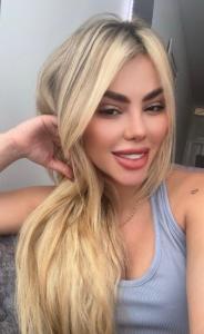 634101117: Chica busca chico en Barcelona