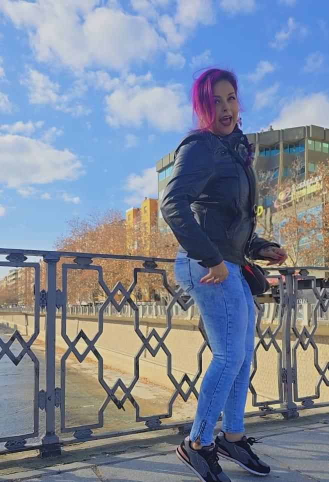 643934920: Chica busca chico en Sevilla