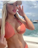 634101117: Chica busca chico en Barcelona