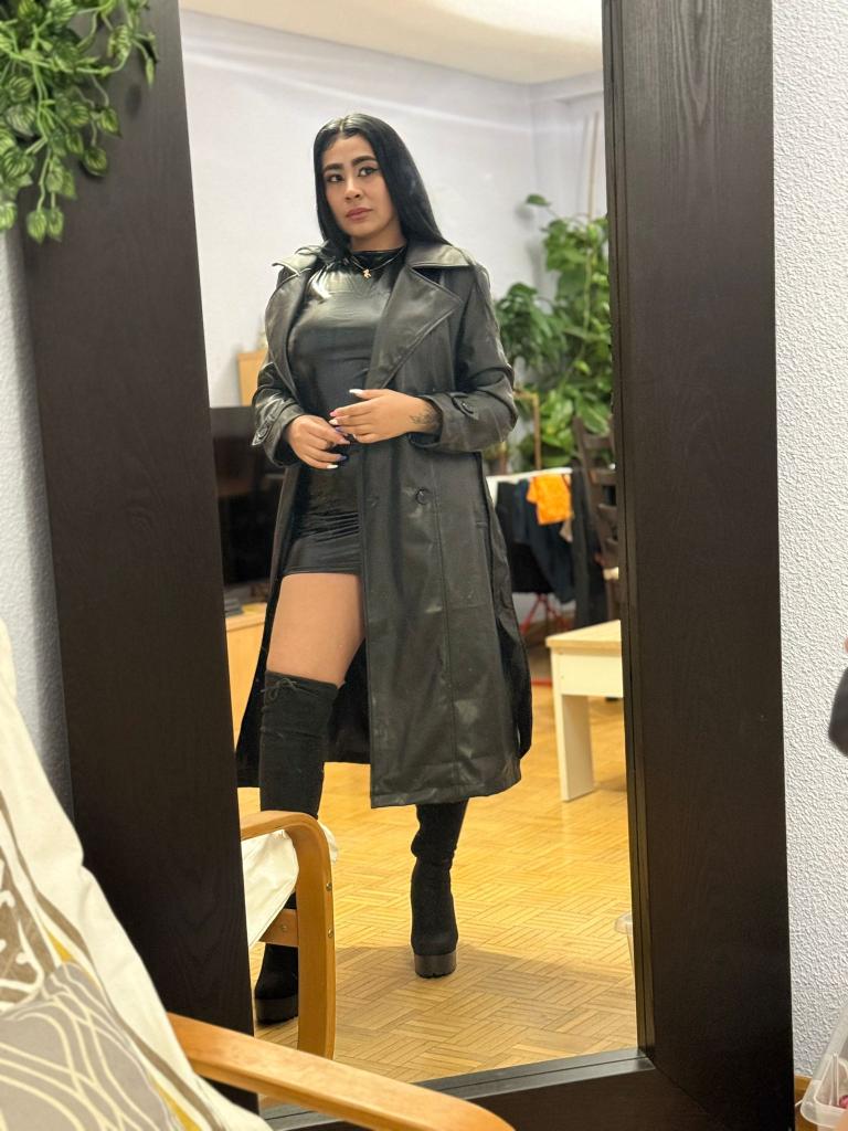 603900229: Chica busca chico en Barcelona