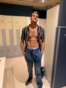 662530822: Chico busca chica en Barcelona