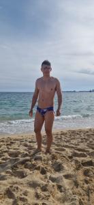 643758549: Chico busca chica en Barcelona