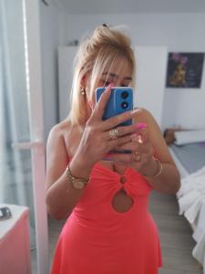 692848629: Chica busca chico en Ibiza