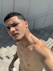 613648306: Chico busca chica en Barcelona