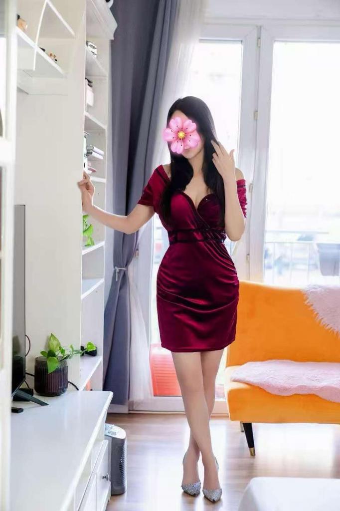 677270276: Chica busca chico en Valencia