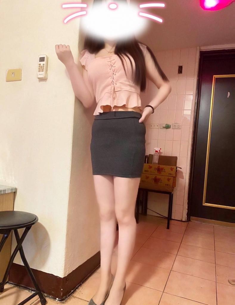 643935150: Chica busca chico en Barcelona