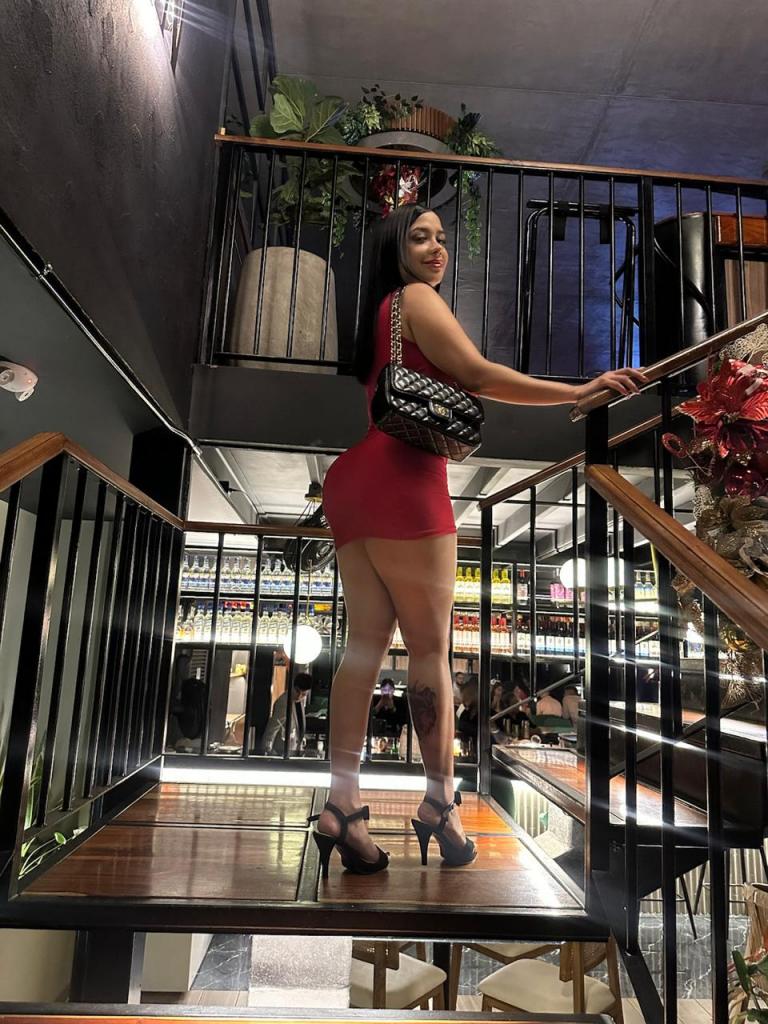 613853461: Chica busca chico en Barcelona