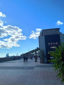 678985828: Chica busca chico en Barcelona