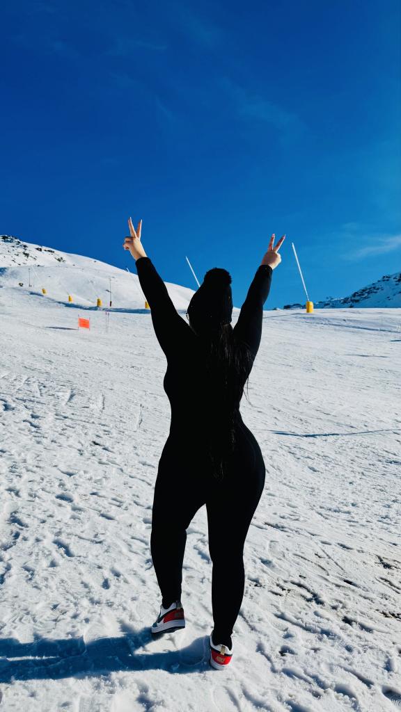 697752729: Chica busca chico en Madrid